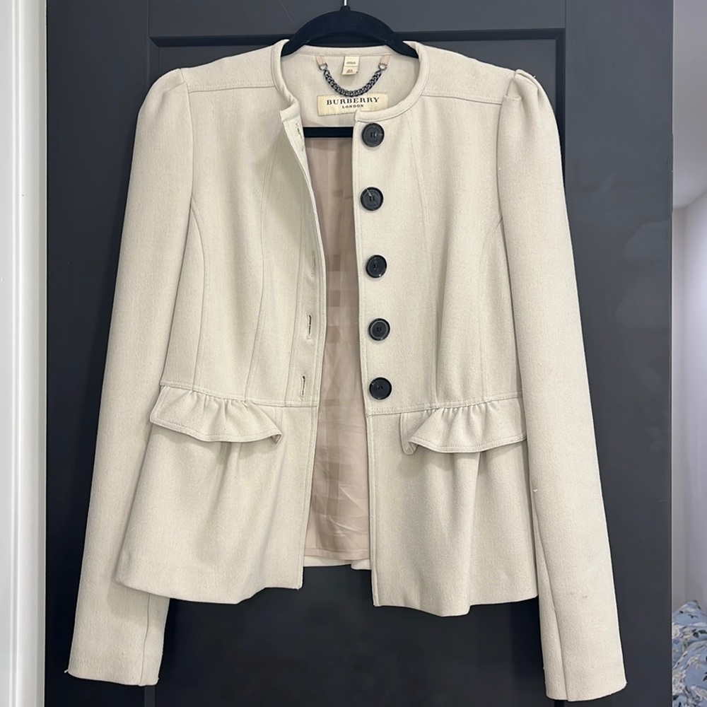 Burberry fitted slightly peplum beige jacket with black buttons